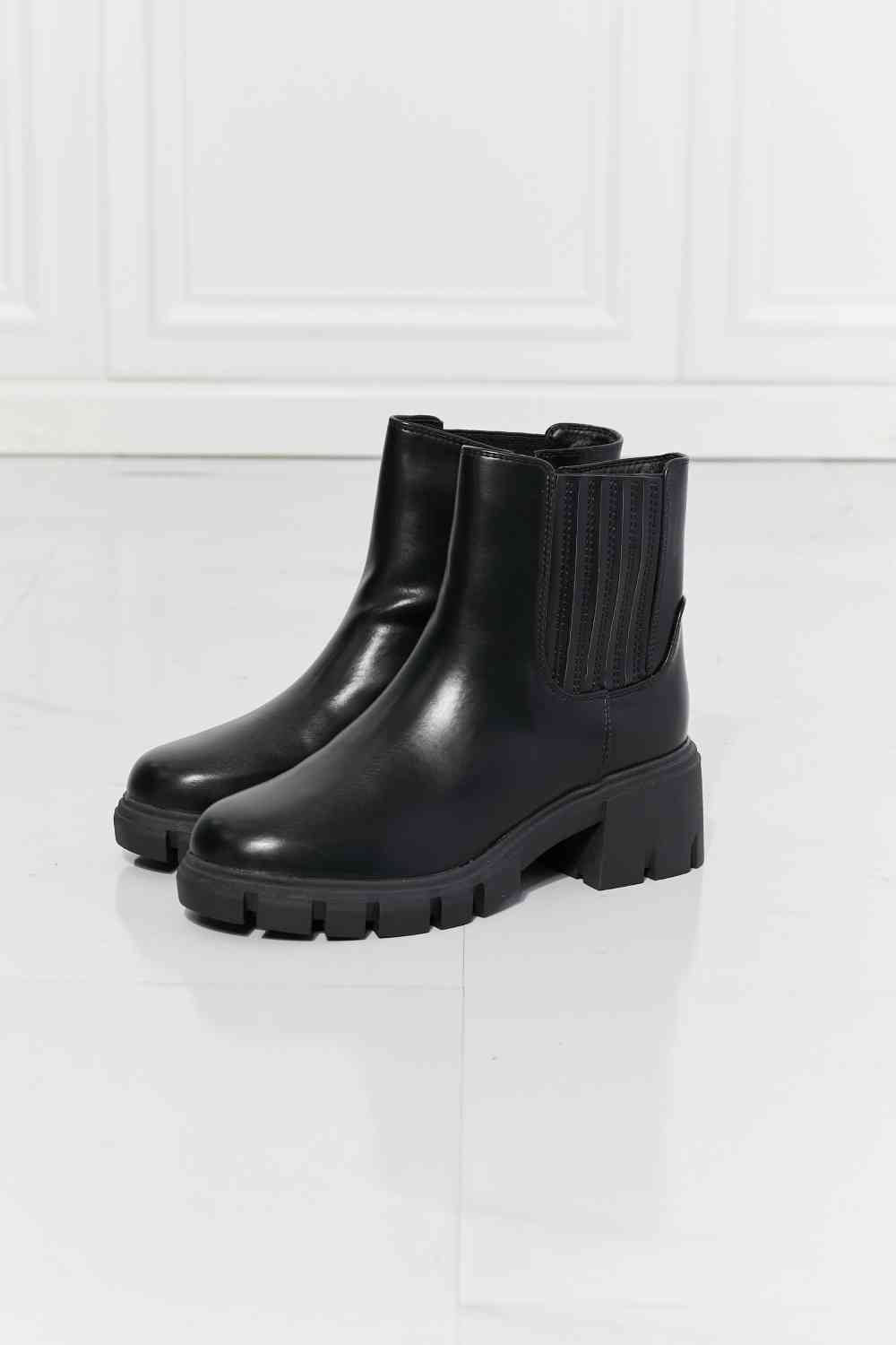 MMShoes What It Takes Lug Sole Chelsea Boots in Black - Heritage Couture