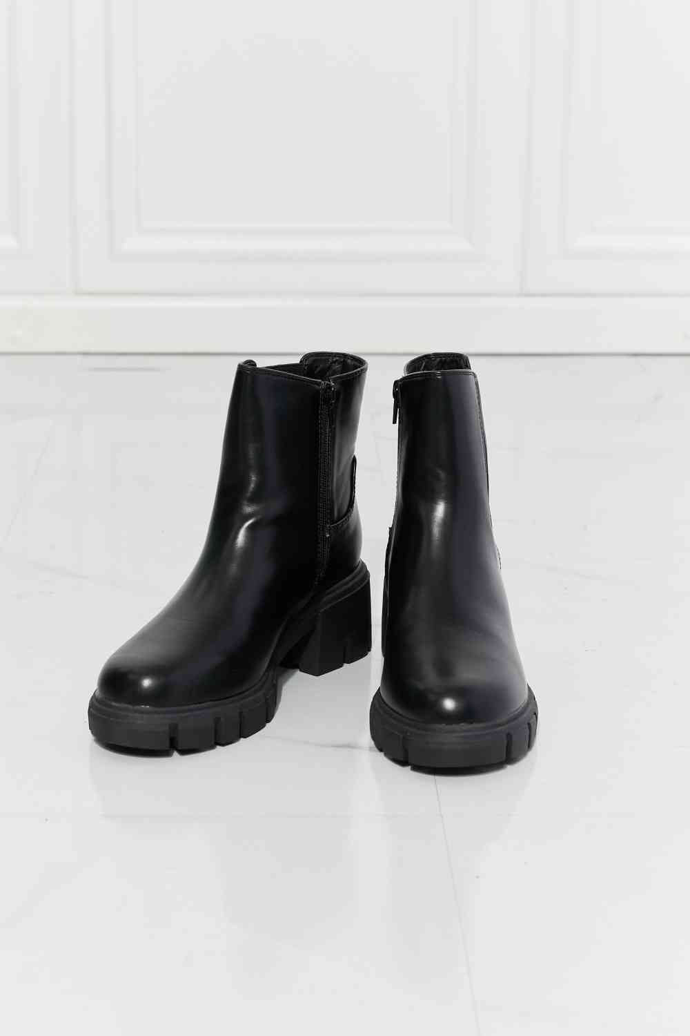MMShoes What It Takes Lug Sole Chelsea Boots in Black - Heritage Couture  