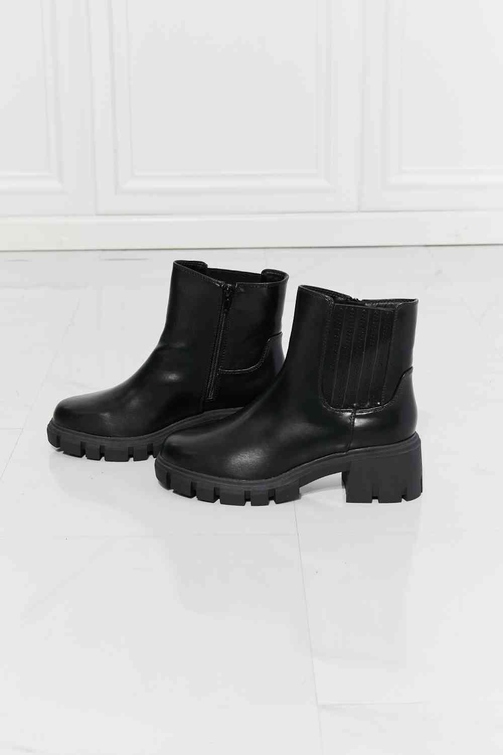 MMShoes What It Takes Lug Sole Chelsea Boots in Black - Heritage Couture  
