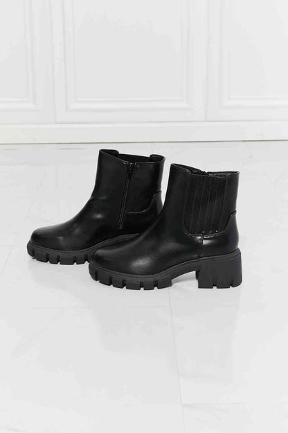 MMShoes What It Takes Lug Sole Chelsea Boots in Black - Heritage Couture  