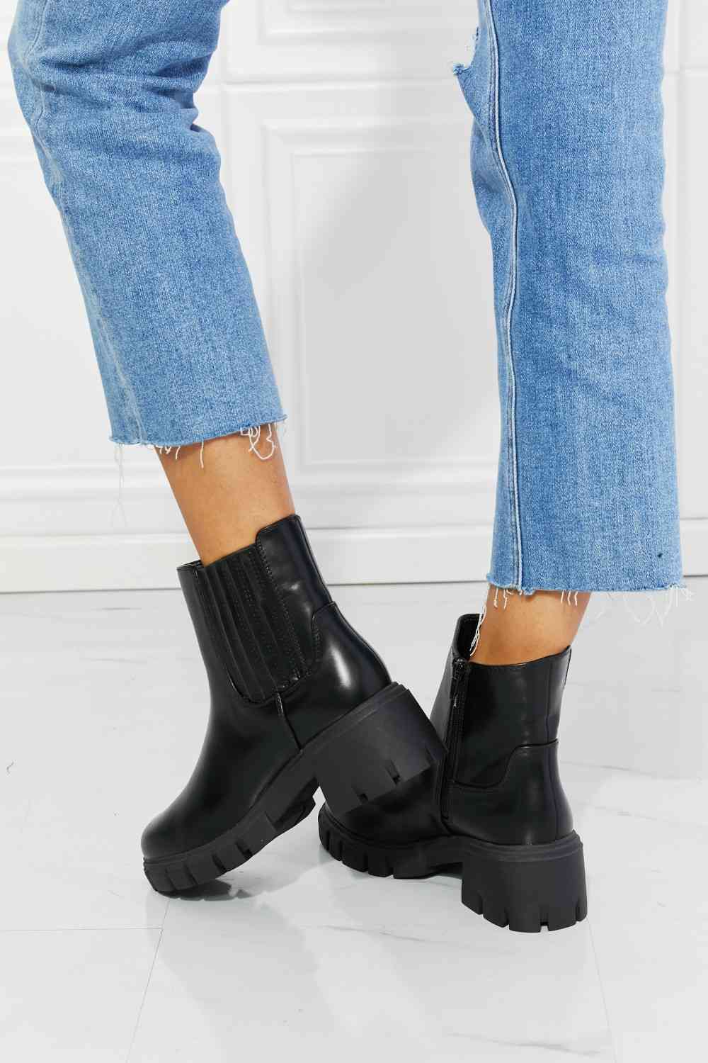 MMShoes What It Takes Lug Sole Chelsea Boots in Black - Heritage Couture  